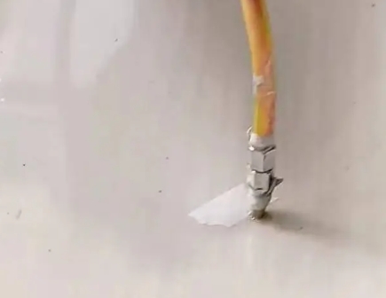嘉荫瓷砖空鼓维修公司专业解答在瓷砖铺贴过程中，如果使用的砂料过粗（如全部使用了粗砂），可能会导致以下问题